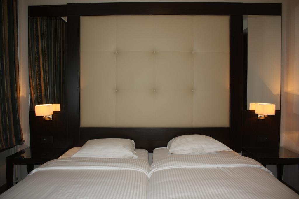 Hotel Plasky Schaerbeek Ngoại thất bức ảnh