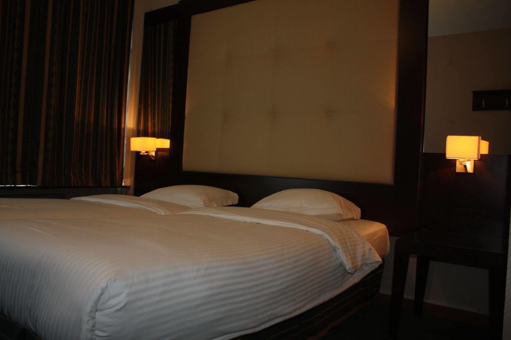 Hotel Plasky Schaerbeek Ngoại thất bức ảnh