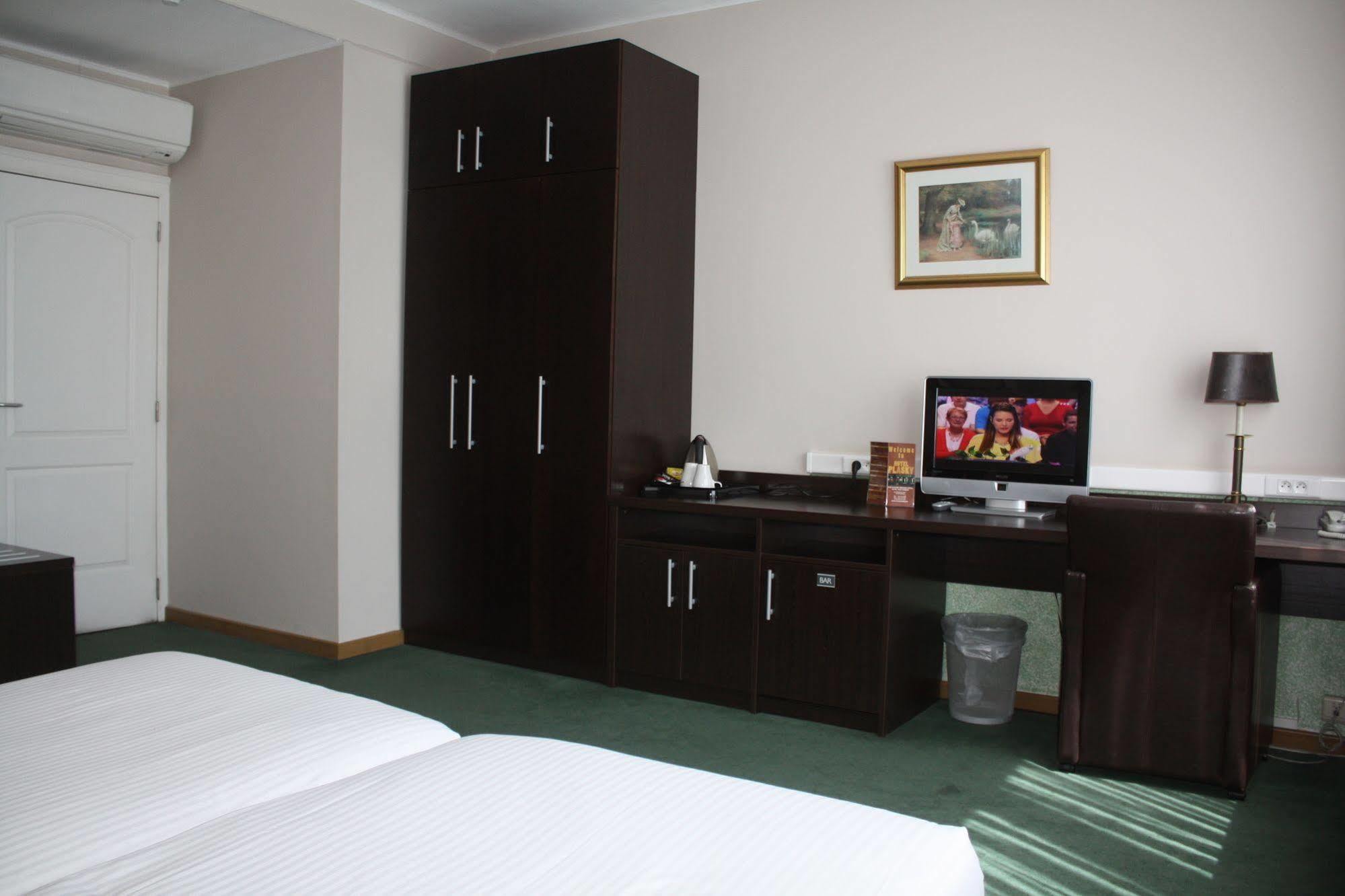 Hotel Plasky Schaerbeek Ngoại thất bức ảnh
