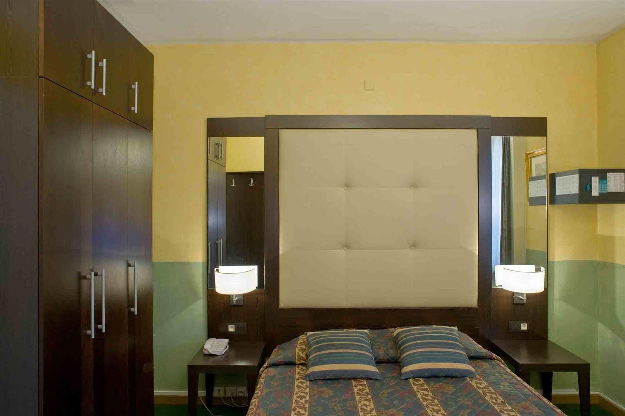 Hotel Plasky Schaerbeek Ngoại thất bức ảnh