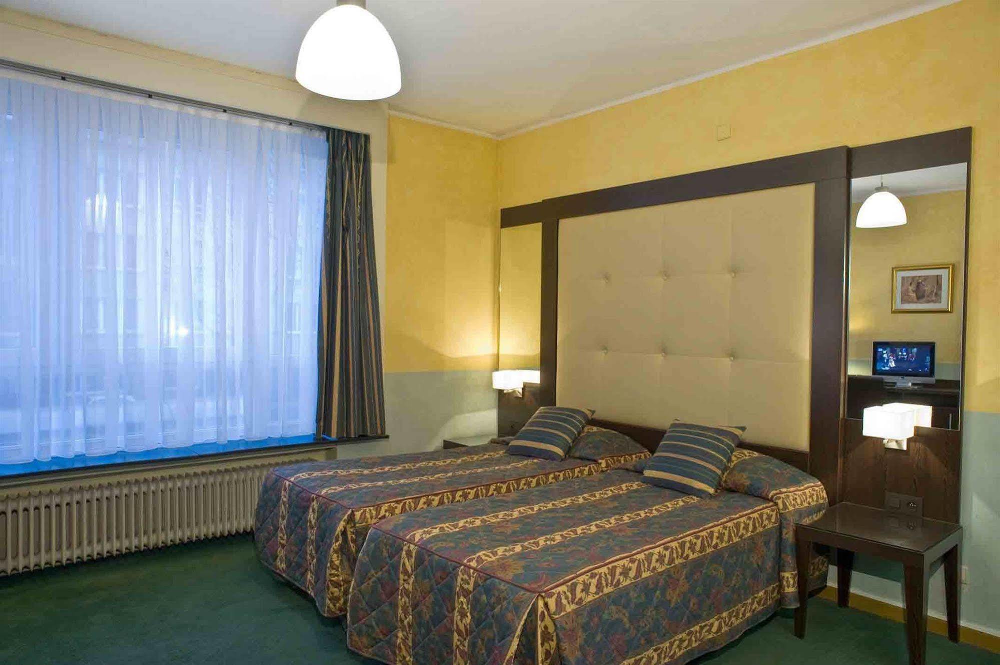 Hotel Plasky Schaerbeek Ngoại thất bức ảnh