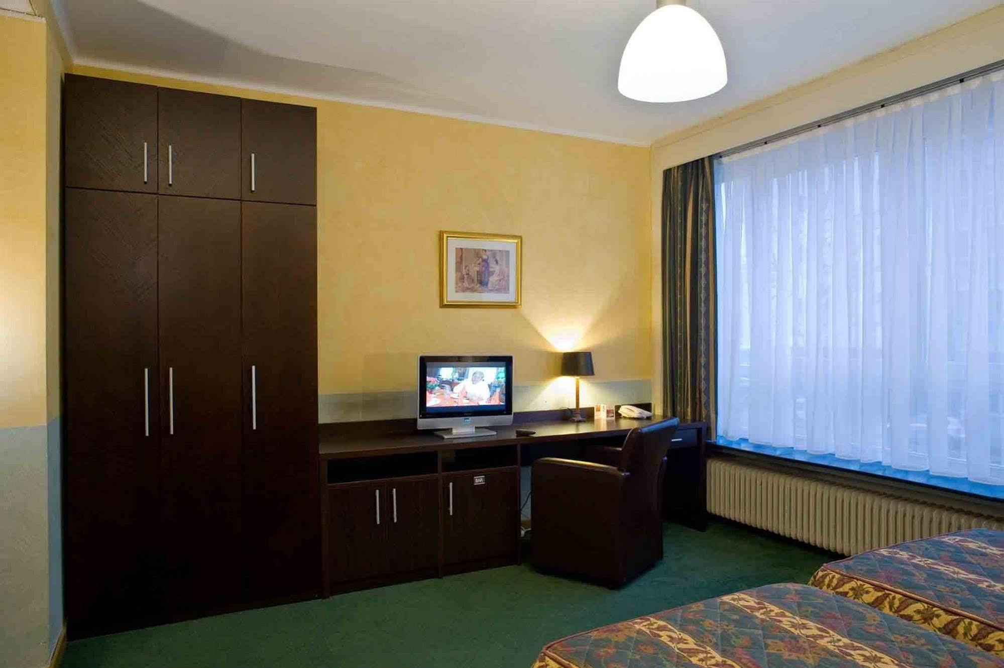 Hotel Plasky Schaerbeek Ngoại thất bức ảnh